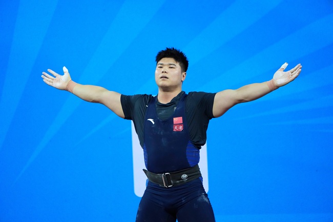 十五运会│举重：刘焕华超世界纪录夺冠