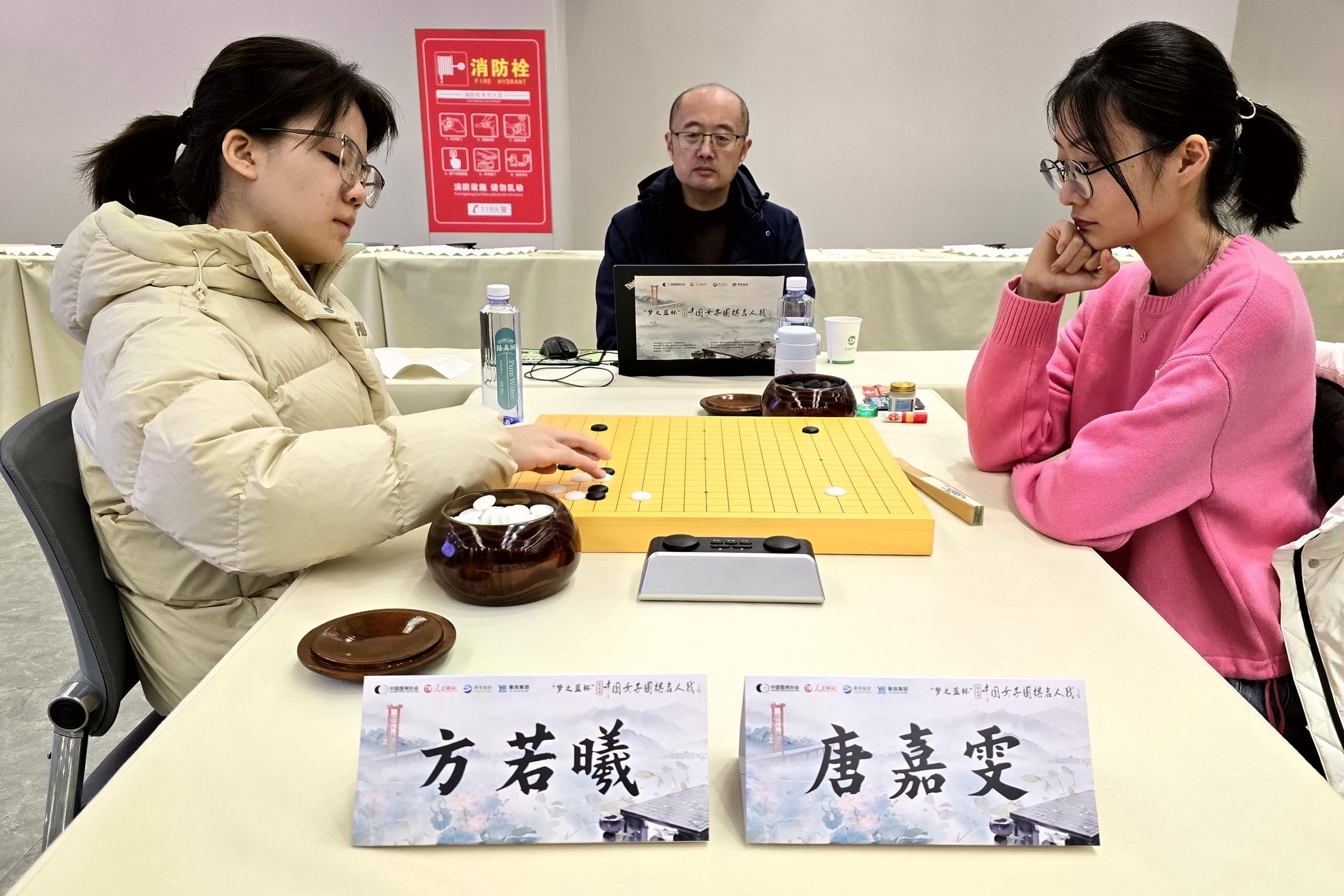 方若曦VS唐嘉(jiā)雯(wén) 人(rén)民(mín)网(wǎng)记(jì)者(zhě)胡(hú)雪(xuě)蓉(róng)摄(shè)