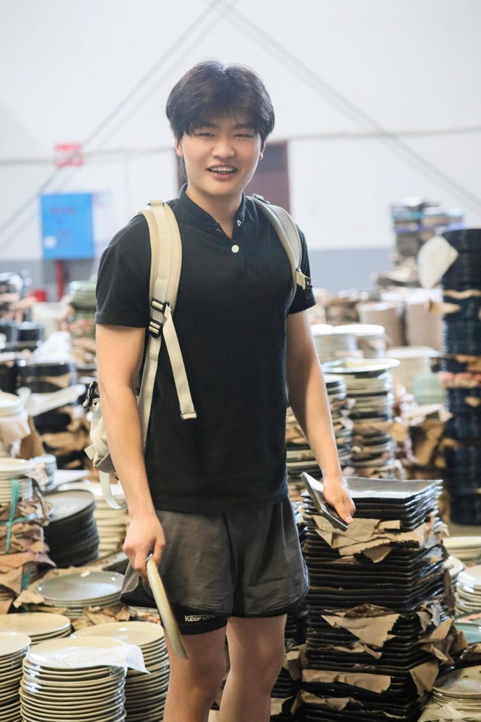 重庆体育生为爱定居长沙，《你好湖南》热播