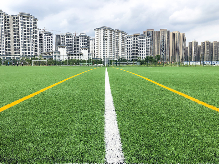 核心卖点：1、钻石家族里的 FIFA 顶级认证产品，集合耐用和美观之优点；2、1.6mm膜宽、